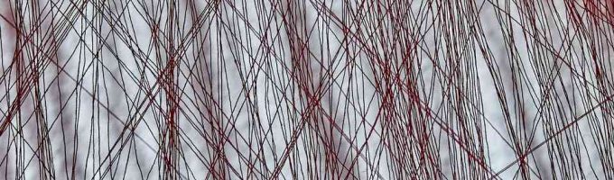 (c)HR ArchivNr: 400_220404_025 / 04.04.2022 / Ebersberg, Kunstverein, Galerie Alte Brennerei. Ausstellung Anja Sonnenburg "zum Ende hin - Zählungen". Installation "15 min". Westraum im Nachmittagslicht. Lichtstreifen 16:00 - 16:45