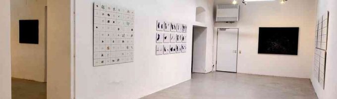 (c)HR ArchivNr: 882_220404_012 / 04.04.2022 / Ebersberg, Kunstverein, Galerie Alte Brennerei. Ausstellung Anja Sonnenburg "zum Ende hin - Zählungen". Ausstellungsansichten. hier: Oberlichtraum