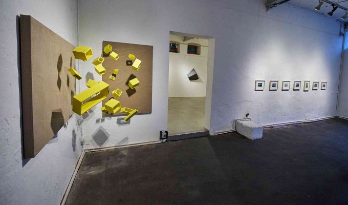 (c)HR ArchivNr: 882_220610_015 / 10.06.2022 / Ebersberg, Kunstverein, Vernissage Ausstellung Sabrina Sperl "knapp sichtbar". hier: Ansicht Saülenhalle