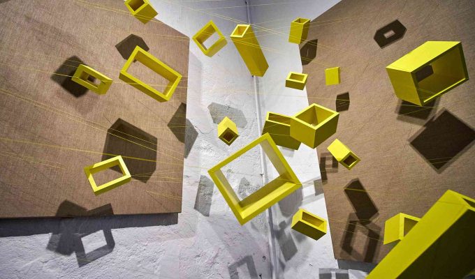 (c)HR ArchivNr: 882_220610_017 / 10.06.2022 / Ebersberg, Kunstverein, Vernissage Ausstellung Sabrina Sperl "knapp sichtbar". hier: Ansicht Saülenhalle