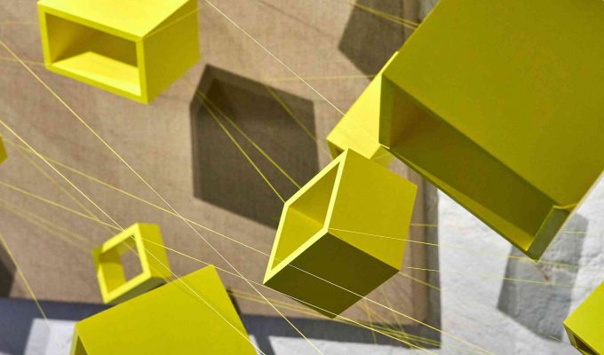 (c)HR ArchivNr: 882_220610_019 / 10.06.2022 / Ebersberg, Kunstverein, Vernissage Ausstellung Sabrina Sperl "knapp sichtbar". hier: Detail Installation in der Säulenhalle