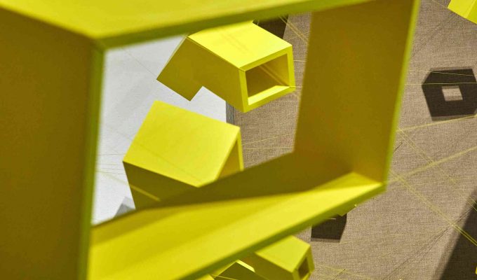 (c)HR ArchivNr: 882_220610_022 / 10.06.2022 / Ebersberg, Kunstverein, Vernissage Ausstellung Sabrina Sperl "knapp sichtbar". hier: Detail Installation in der Säulenhalle