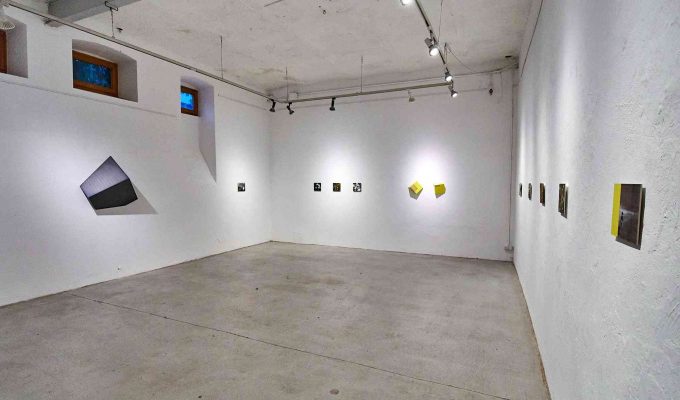 (c)HR ArchivNr: 882_220610_030 / 10.06.2022 / Ebersberg, Kunstverein, Vernissage Ausstellung Sabrina Sperl "knapp sichtbar". hier: Ansicht Westraum