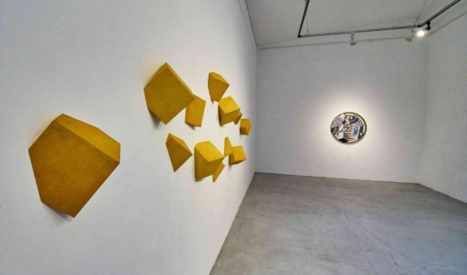 (c)HR ArchivNr: 882_220610_033 / 10.06.2022 / Ebersberg, Kunstverein, Vernissage Ausstellung Sabrina Sperl "knapp sichtbar". hier: Ansicht Oberlichtraum