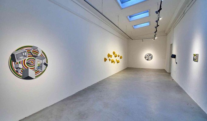 (c)HR ArchivNr: 882_220610_036 / 10.06.2022 / Ebersberg, Kunstverein, Vernissage Ausstellung Sabrina Sperl "knapp sichtbar". hier: Ansicht Oberlichtraum