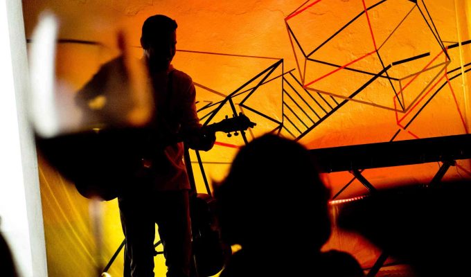 (c)HR Archivnr: 892_1903_229 / 29.03.2019 / Ebersberg, Kunstverein, Galerie Alte Brennerei, Ausstellung "Formation" von Anna-Maria Kursawe. hier: SiSoKo - Veranstaltung in der Säulenhalle.