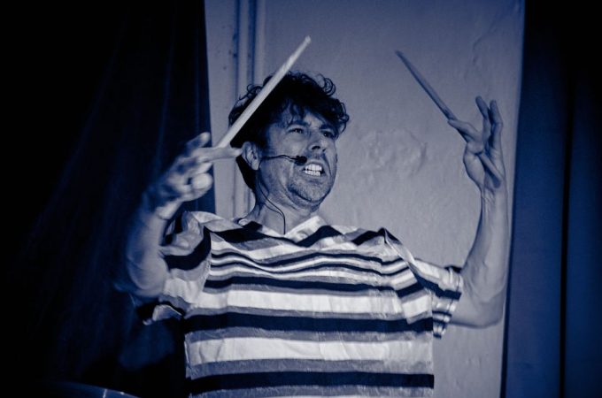 (c)HR ArchivNr: 405_221007_029 / 07.10.2022 / Ebersberg, Kunstverein, Studio an der Rampe, Konzert von "Picnic", Sean Noonan (dr), Norbert Bürger (g), Christian Schantz (b,bg,eb)