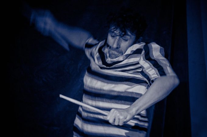 (c)HR ArchivNr: 405_221007_073 / 07.10.2022 / Ebersberg, Kunstverein, Studio an der Rampe, Konzert von "Picnic", Sean Noonan (dr), Norbert Bürger (g), Christian Schantz (b,bg,eb)