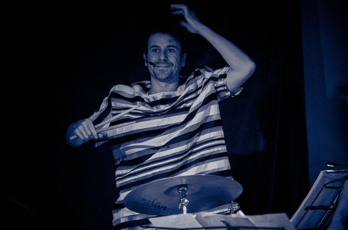 (c)HR ArchivNr: 405_221007_113 / 07.10.2022 / Ebersberg, Kunstverein, Studio an der Rampe, Konzert von "Picnic", Sean Noonan (dr), Norbert Bürger (g), Christian Schantz (b,bg,eb)