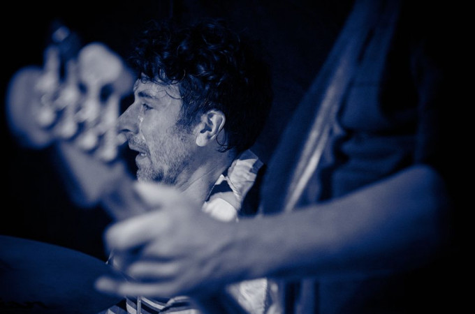 (c)HR ArchivNr: 405_221007_131 / 07.10.2022 / Ebersberg, Kunstverein, Studio an der Rampe, Konzert von "Picnic", Sean Noonan (dr), Norbert Bürger (g), Christian Schantz (b,bg,eb)