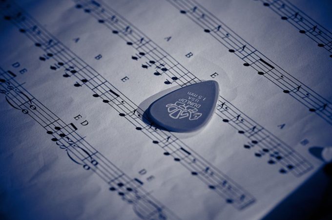 (c)HR ArchivNr: 405_221007_133 / 07.10.2022 / Ebersberg, Kunstverein, Studio an der Rampe, Konzert von "Picnic", Sean Noonan (dr), Norbert Bürger (g), Christian Schantz (b,bg,eb)