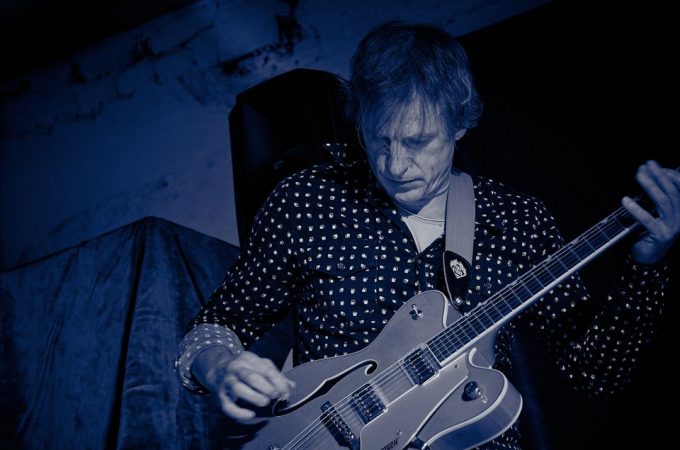 (c)HR ArchivNr: 405_221007_145 / 07.10.2022 / Ebersberg, Kunstverein, Studio an der Rampe, Konzert von "Picnic", Sean Noonan (dr), Norbert Bürger (g), Christian Schantz (b,bg,eb)