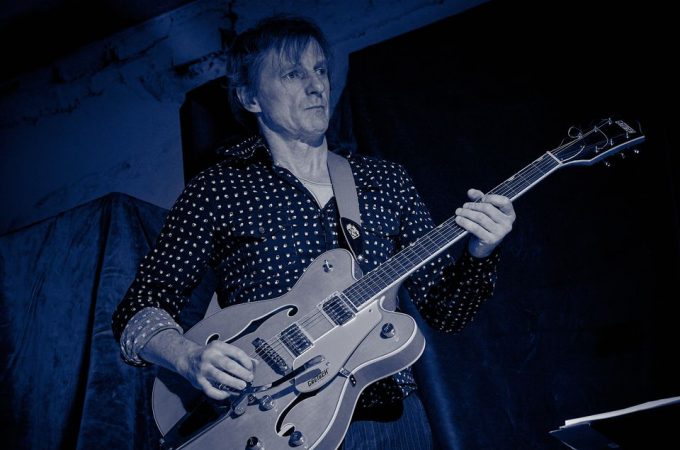 (c)HR ArchivNr: 405_221007_148 / 07.10.2022 / Ebersberg, Kunstverein, Studio an der Rampe, Konzert von "Picnic", Sean Noonan (dr), Norbert Bürger (g), Christian Schantz (b,bg,eb)