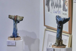 (c)HR Archivnr: 882_240323_0442 / 23.03.2024 / Ebersberg, KVE Studio an der Rampe. Ausstellung des malaysischen Künstlers "Madi" - Natur-Dialoge. Organisiert von KVE-Mitglied Silvia Peplinski. hier: Blick in die Ausstellung.